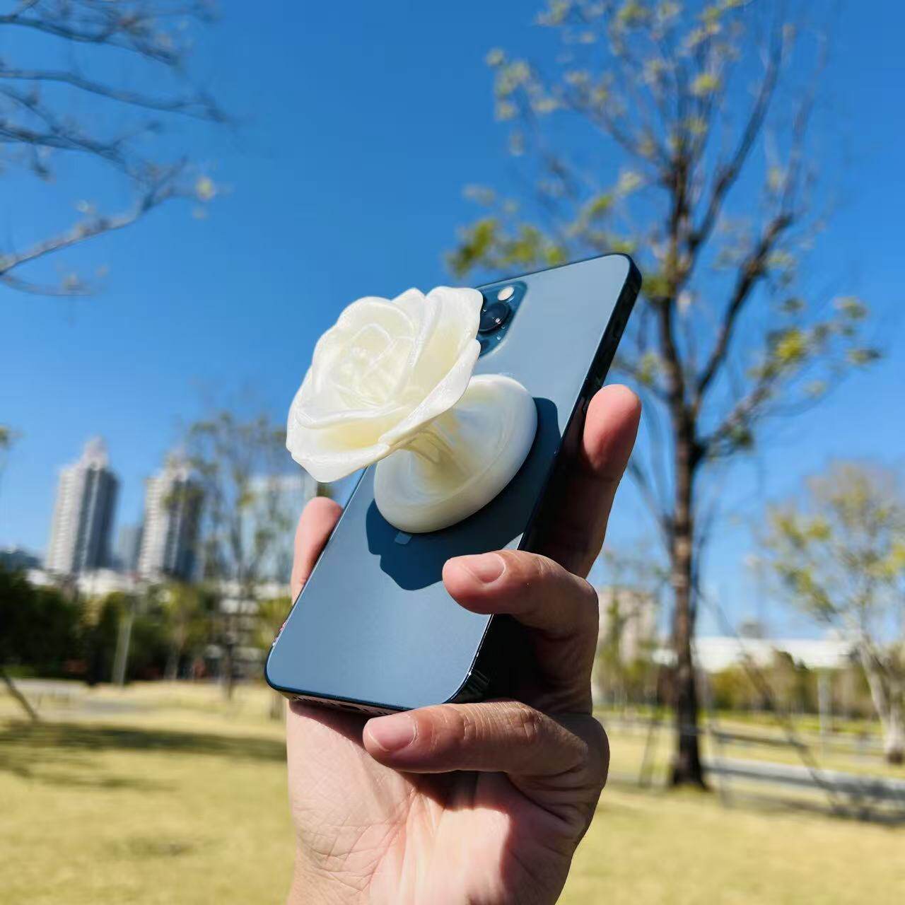丝绸白玫瑰花苹果iPhone磁吸支架高级感ins风magsafe强磁啪嗒支架