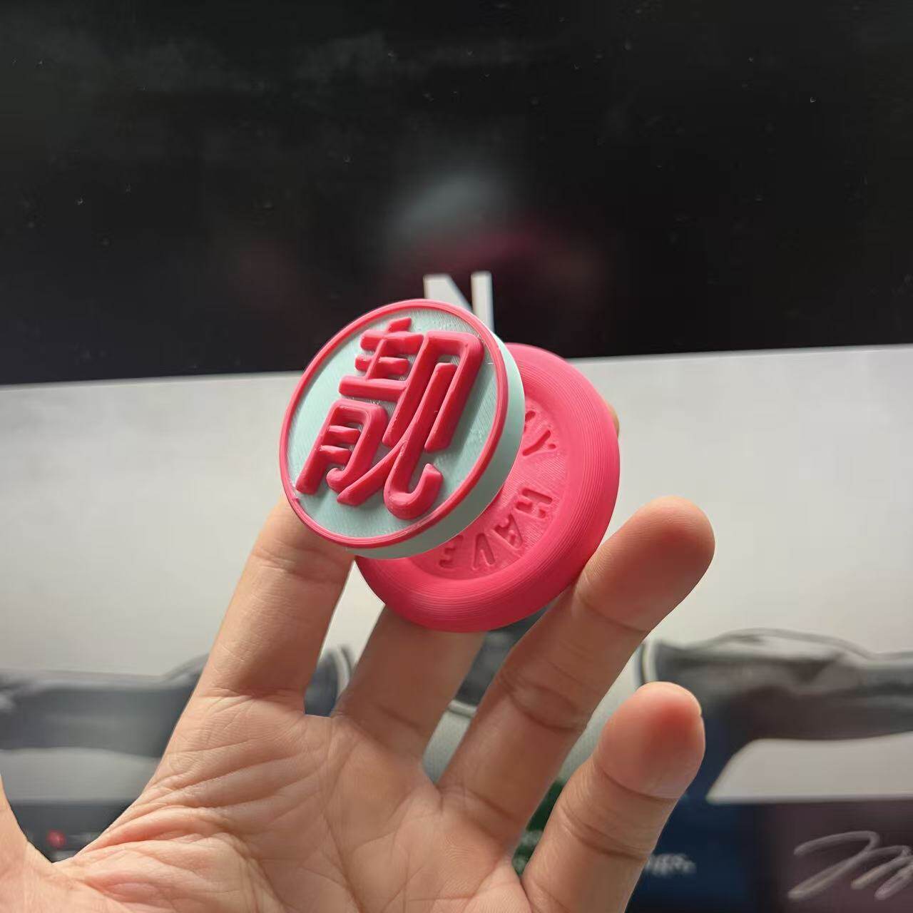 创意立体芭比粉靓字磁吸手机支架高级感撞色苹果气囊支架潮情侣款
