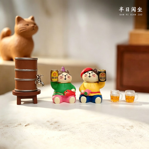 感情深一口闷猫咪啤酒桶摆件