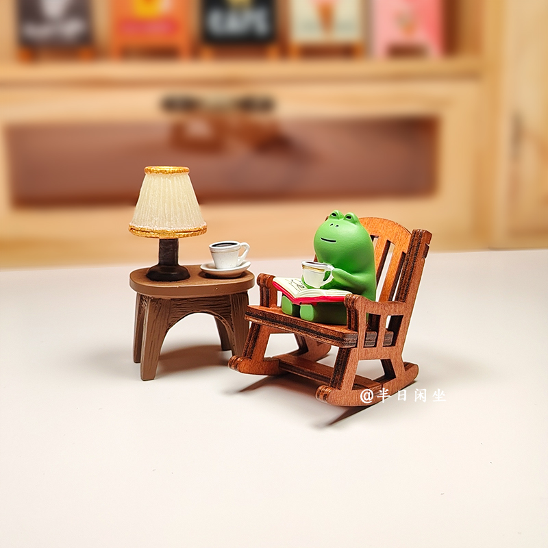 桌面摆件青蛙摇椅可爱情绪治愈小摆件办公桌车载装饰解压生日礼物
