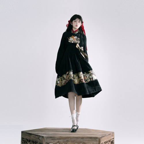 织尚御司汉元素织金刺绣罩裙短袄