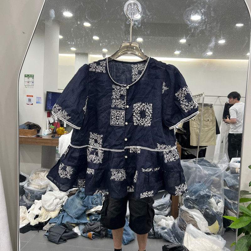 欧洲站2026夏季新款民族风刺绣短袖T恤女蕾丝拼接纽扣装饰上衣