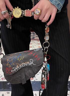 ACPTLAB 甜酷手绘涂鸦表盘肩带鬼马重工设计斜挎包马鞍包单肩手提