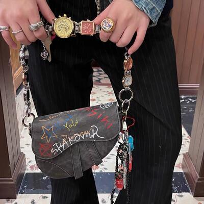 甜酷风表盘肩带手绘涂鸦斜挎包