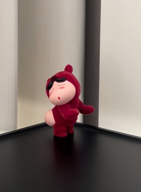 没人会拒绝露屁屁的小新公仔摆件