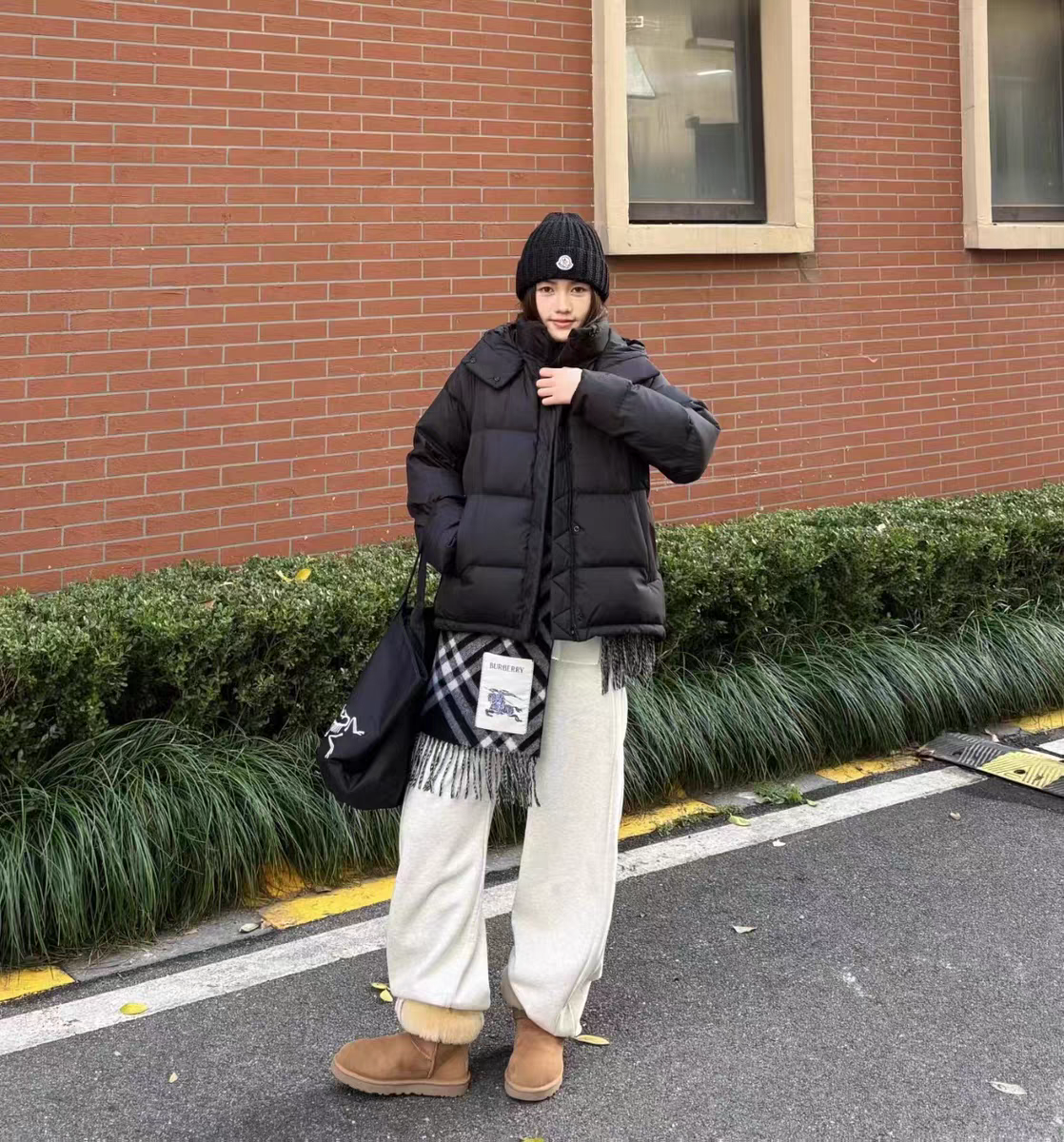 冬季新款露露五格羽绒服女款泡芙连帽白鸭绒鹅绒超轻保暖短款外套