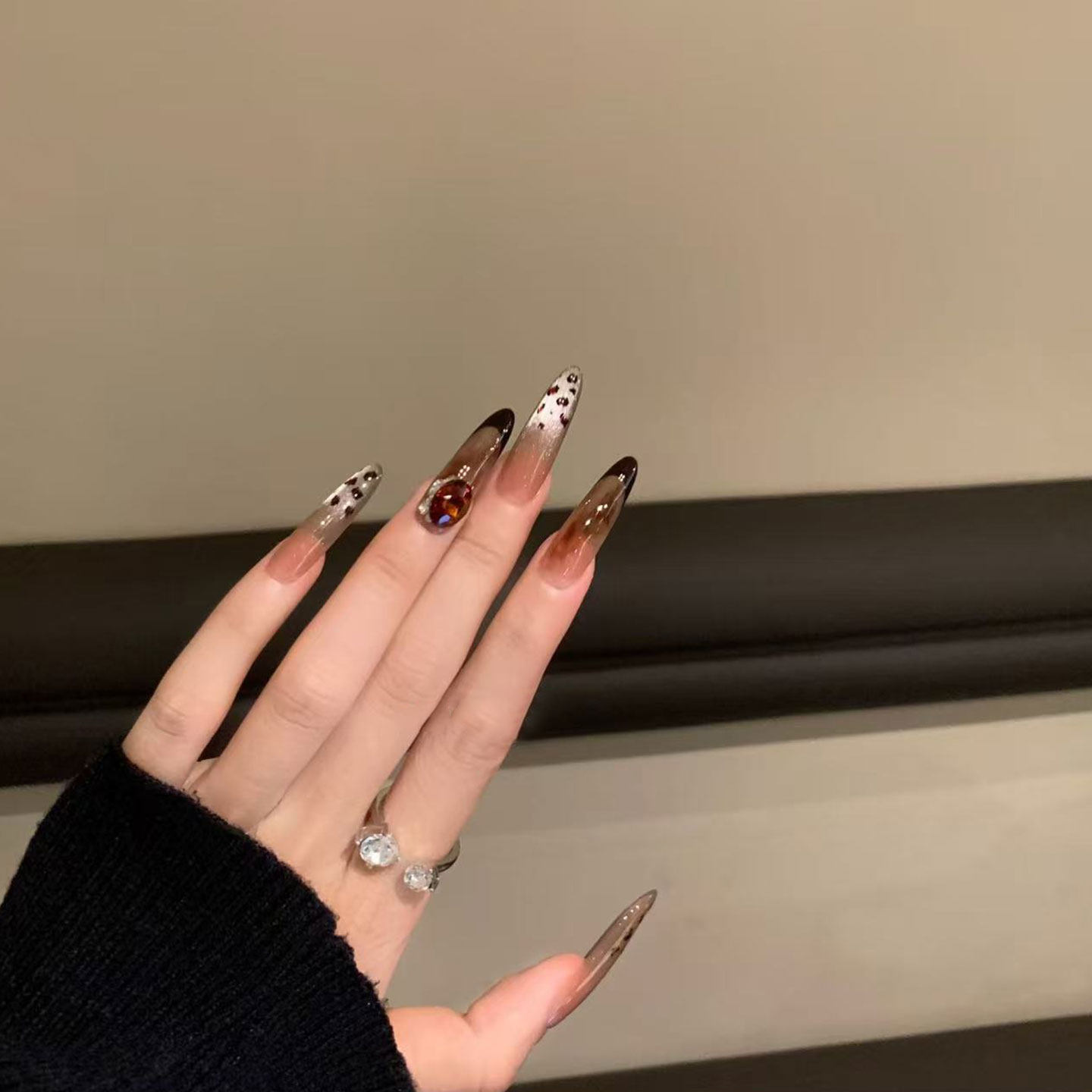 气质琥珀显白茶棕手工穿戴甲