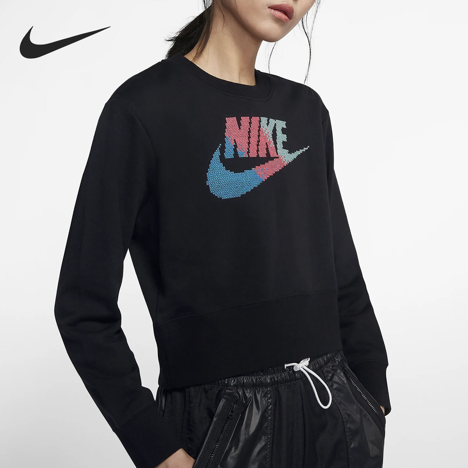 耐克女运动长袖圆领休闲套头卫衣