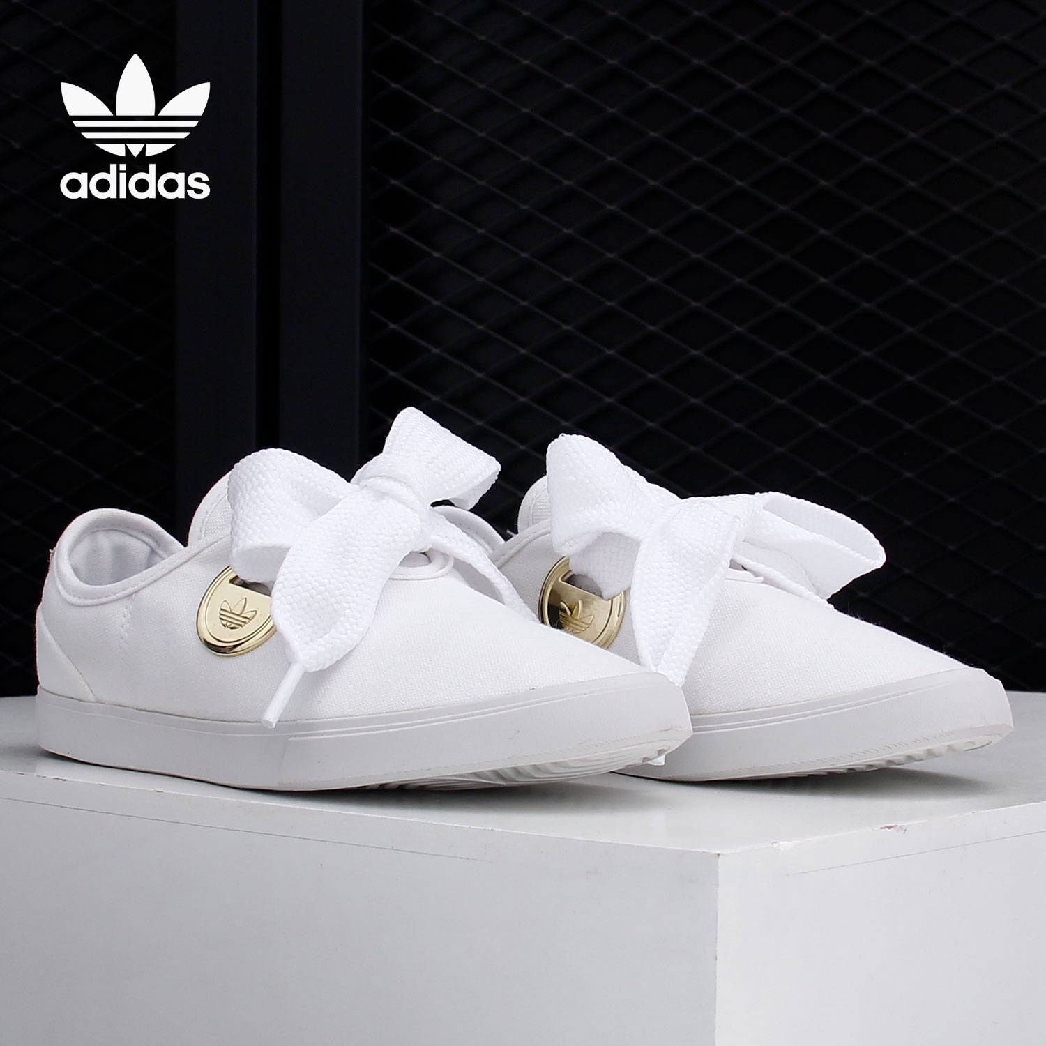 Adidas/阿迪达斯帆布休闲板鞋