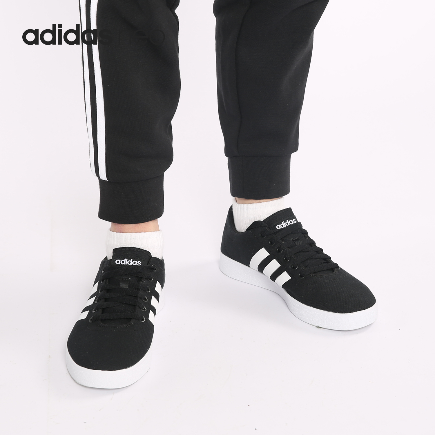 阿迪达斯正品.男子轻便休闲板鞋