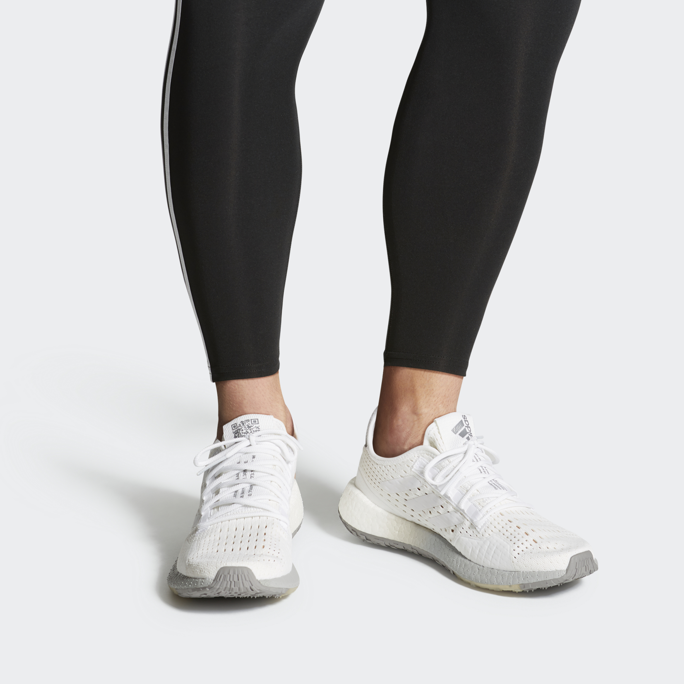 阿迪达斯女子运动训练系带跑步鞋