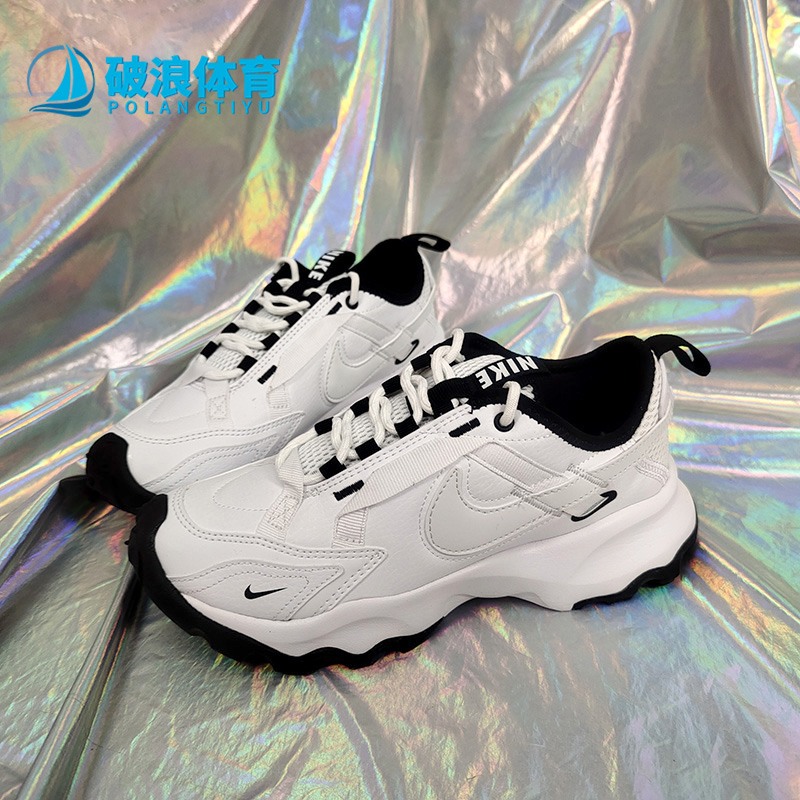 耐克女子厚底时尚运动鞋