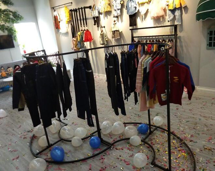 服装店橱窗s型展示架中岛圆形挂衣架童装半圆形货架弧形陈列架