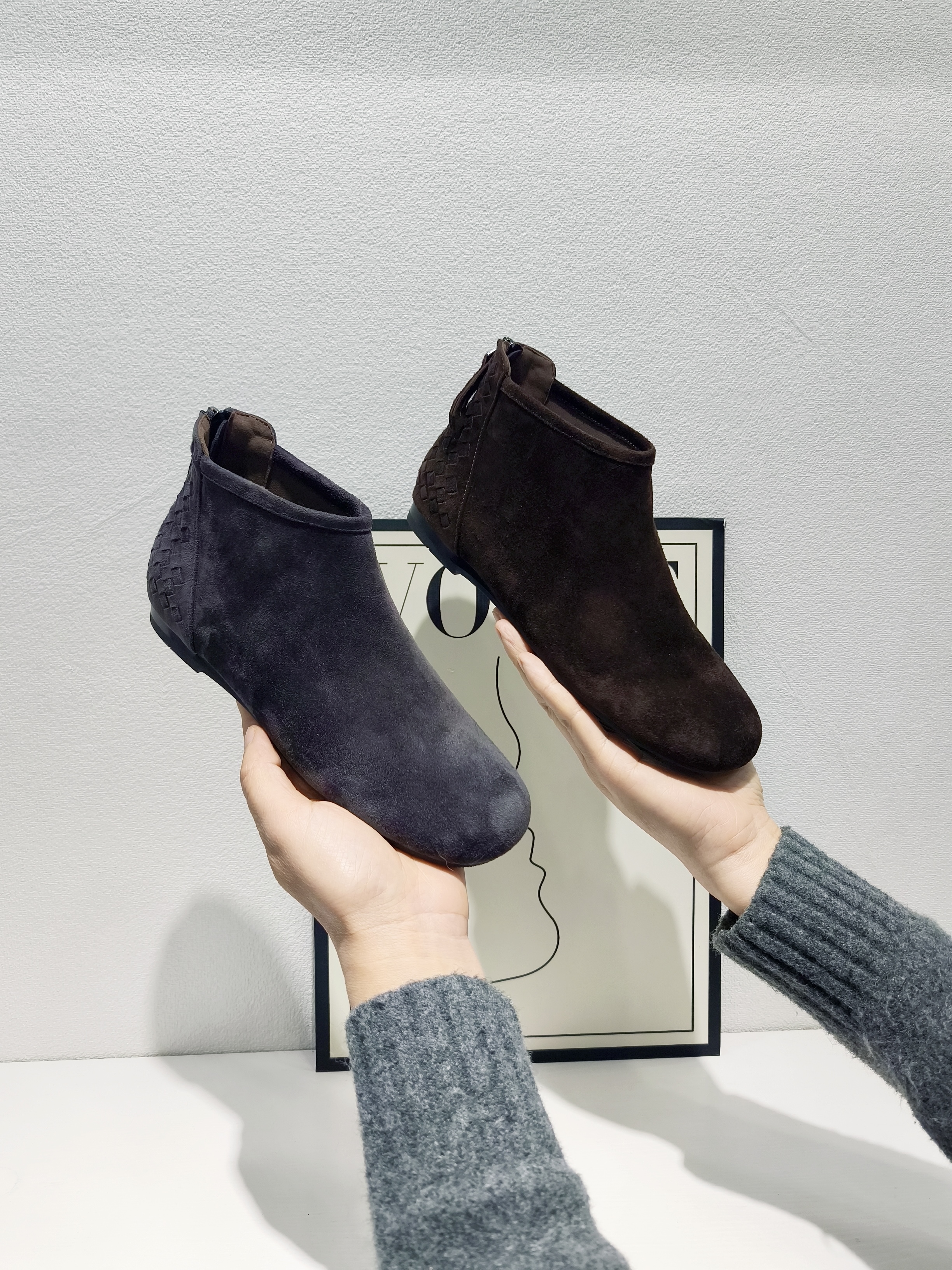 夏梦欧洲站2025新款真皮方头后拉链鞋羊猄粗跟皮里女短靴2201