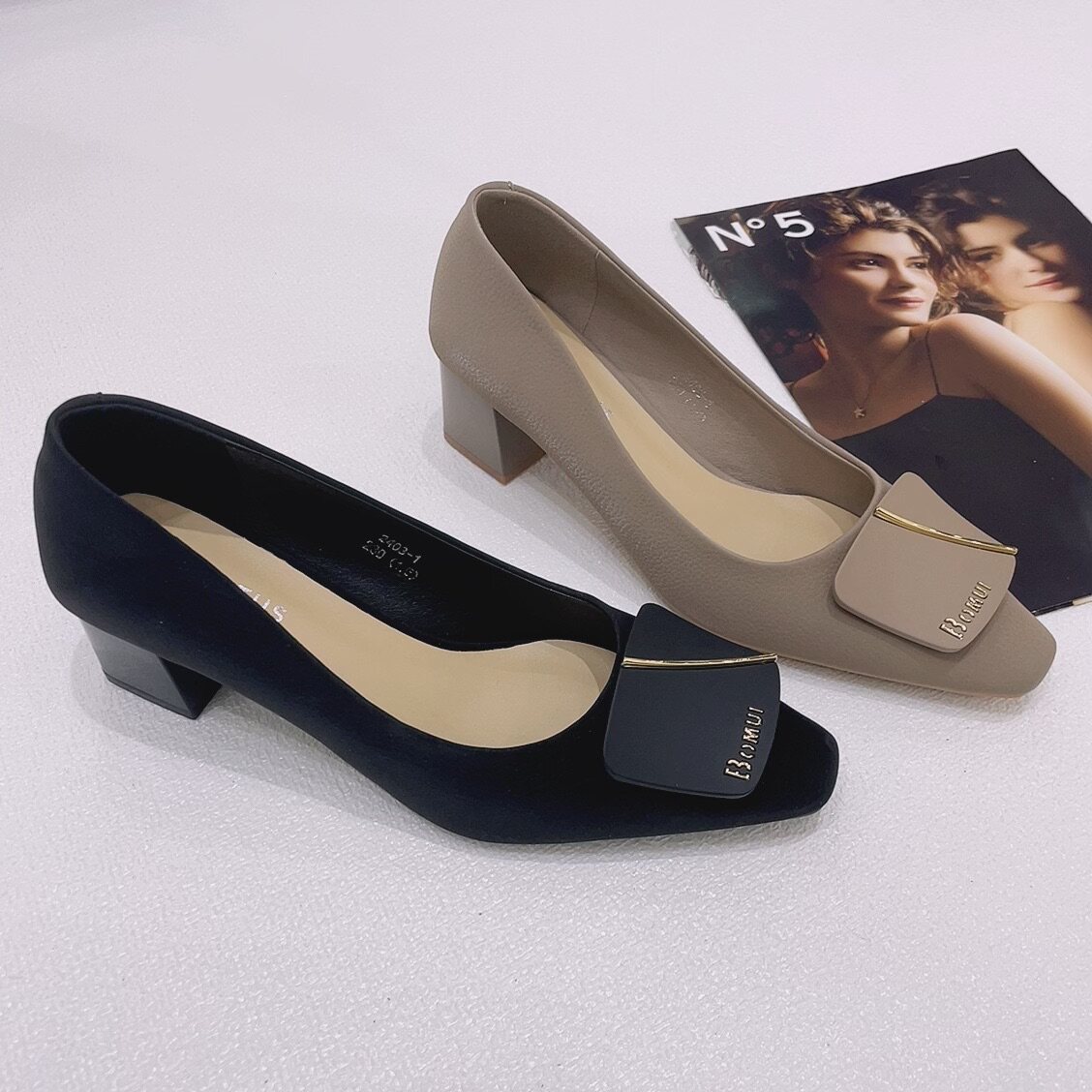 奥古斯都粗跟方头黑色高跟鞋女2024款法式气质百搭浅口单鞋2403-1