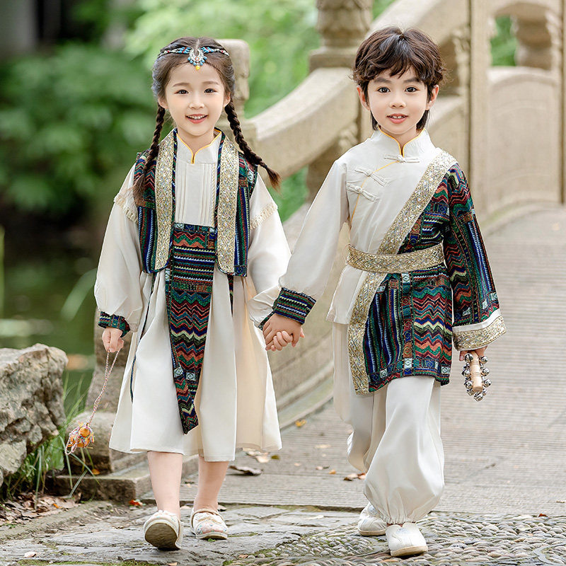 汉服男女童新疆西域风新中式苗族2025新款壮族演出服唐装套装园服