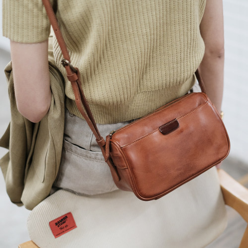 葱木小众通勤复古牛皮枕头包