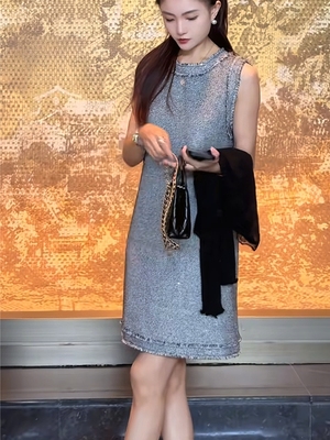 2025夏季新款原创设计感显白显瘦芝麻灰流苏气质小香风连衣裙