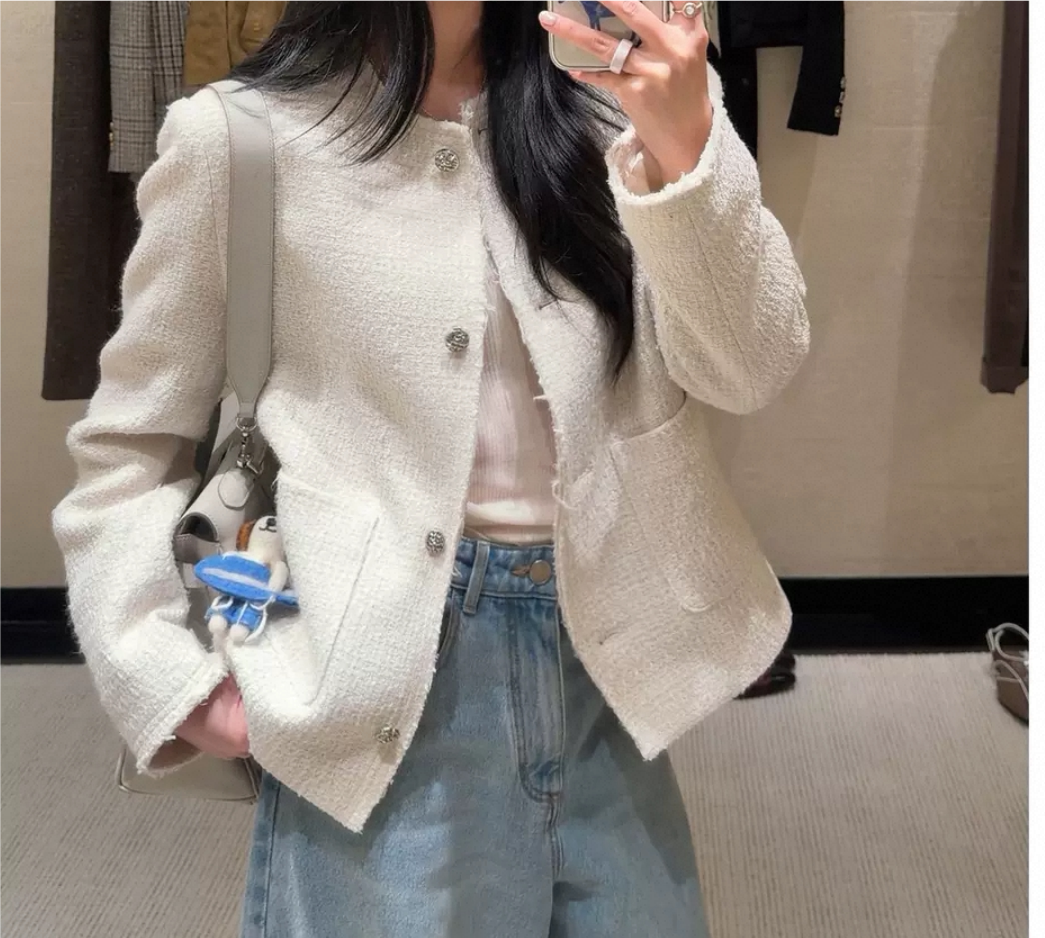 秋冬新款复古粗花呢圆领毛须散边外套女秋雕花金属扣直筒长袖上衣