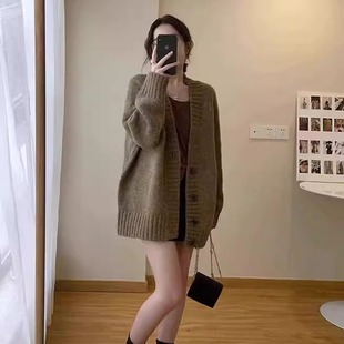 复古慵懒风V领深灰色毛衣外套女秋季宽松中长款软糯针织开衫上衣