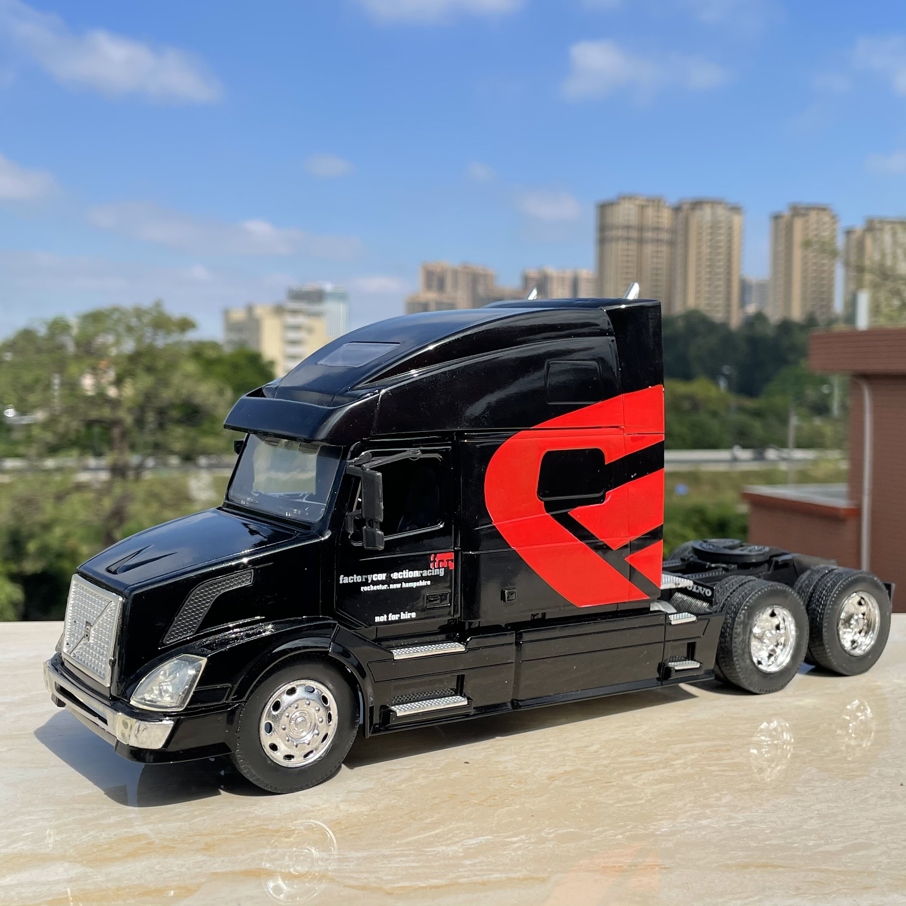 散货1:32沃尔沃半挂车合金汽车模型