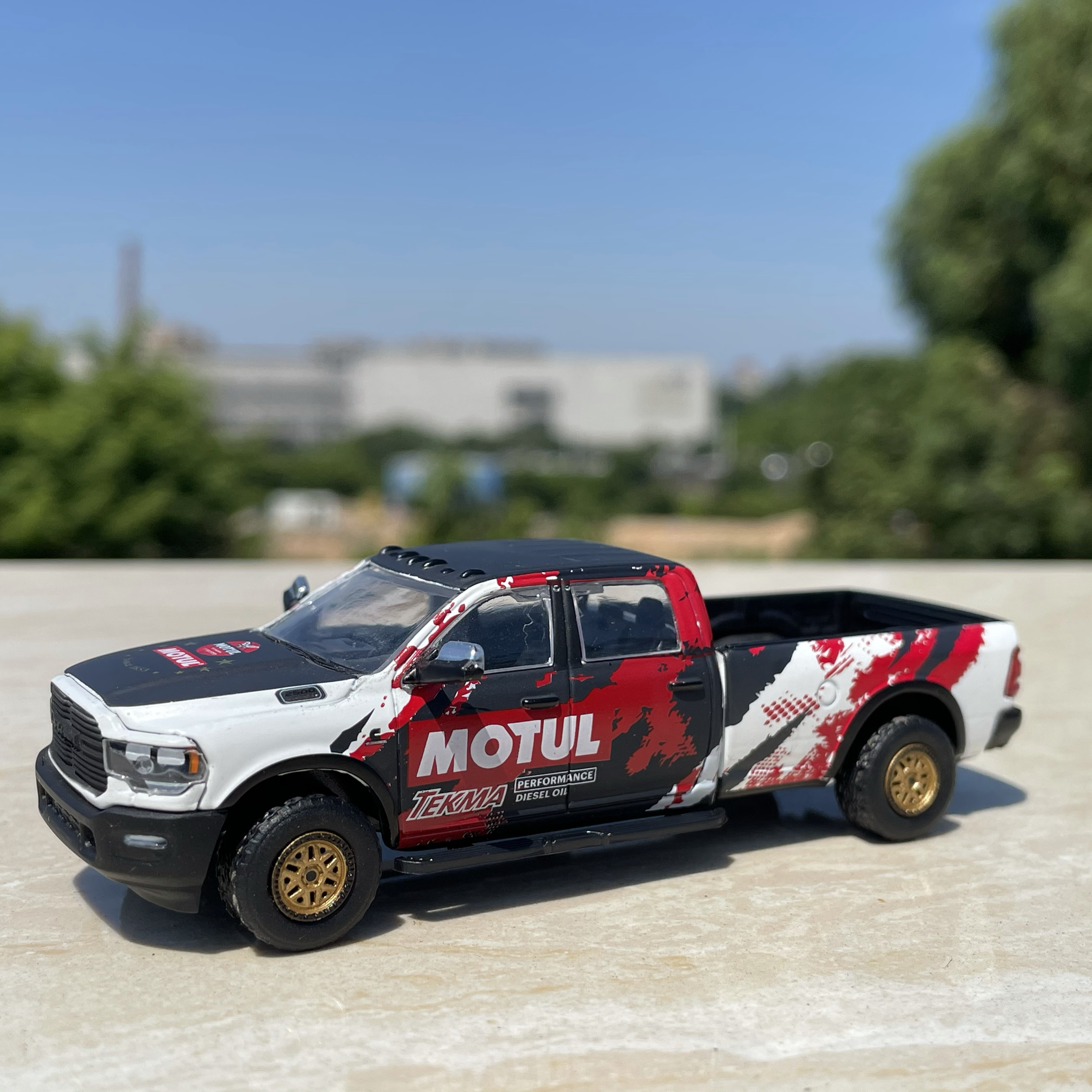 散货1:64道奇霸王龙RAM2500合金汽车模型
