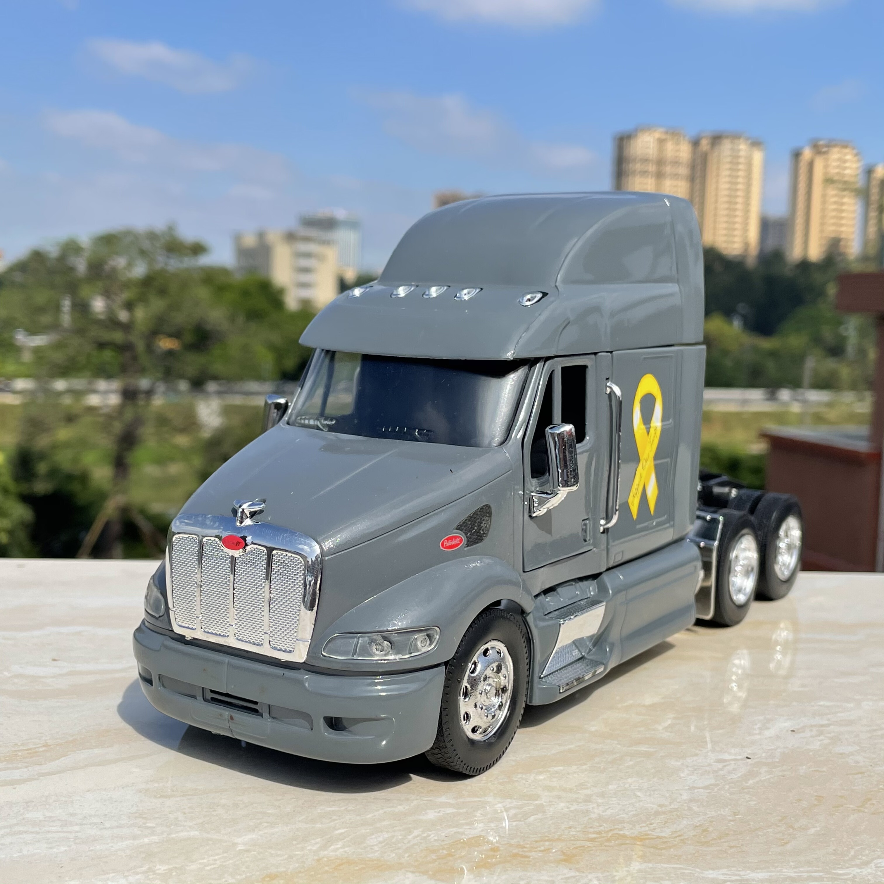 散货1:32彼得比尔特半挂牵引车合金汽车模型