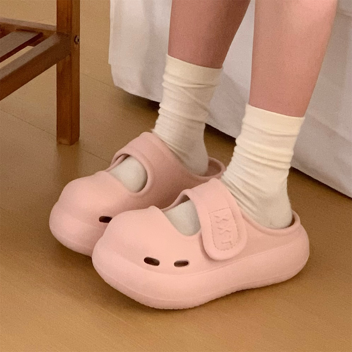 细细条创意魔术贴玛丽珍凉拖鞋