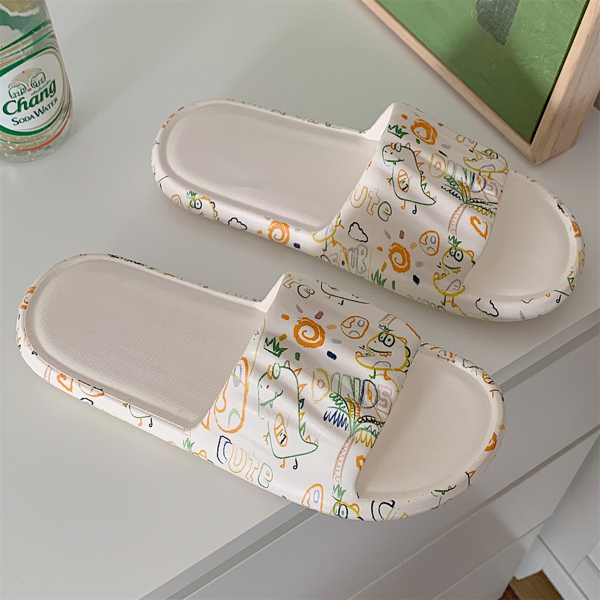 少女卡通涂鸦居家室内用防滑拖鞋