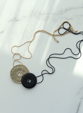 韩国原版黑金圆形个性小众双色拼接夸张长毛衣链