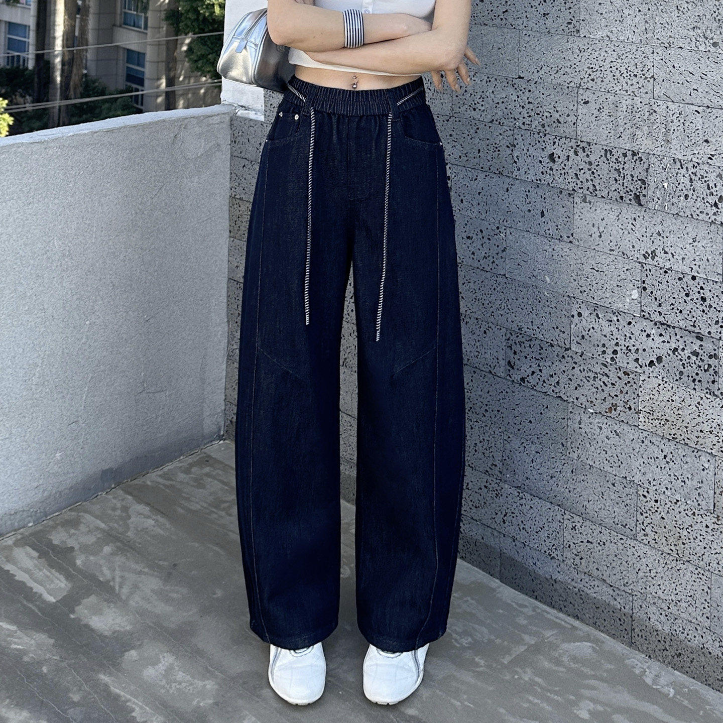 丹宁蓝松紧腰系带阔腿牛仔裤女春季2026新款宽松显瘦休闲镰刀长裤,女装/女士精品,牛仔裤,淘宝优惠券,粉丝福利购,淘宝优惠卷