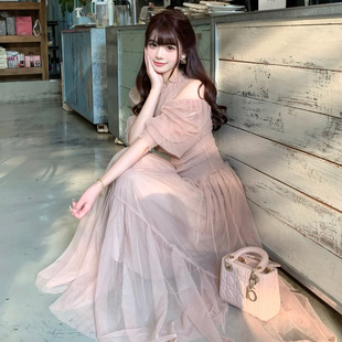 露肩连衣裙清新甜美 2025春日系跨境气质束腰抽褶薄纱泡泡袖