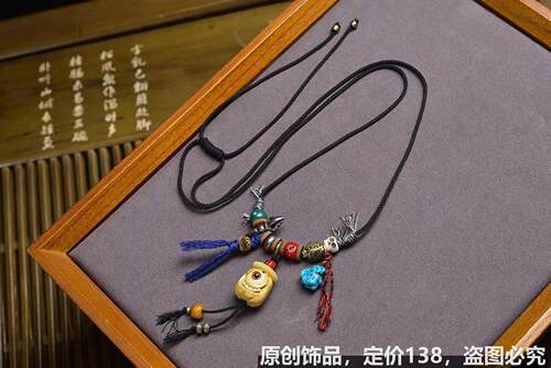 送朋友礼物吊坠项链天然挂件雕刻工艺立体尺寸 . 搭配金刚不规