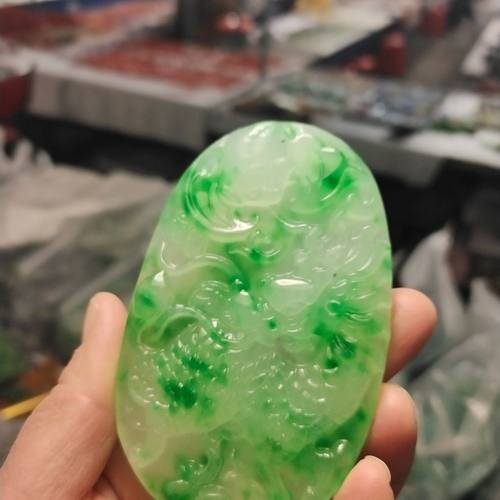 白底青飘绿玉石大号麒麟把件手玩件牌子石英岩玉双面雕刻玉石礼物