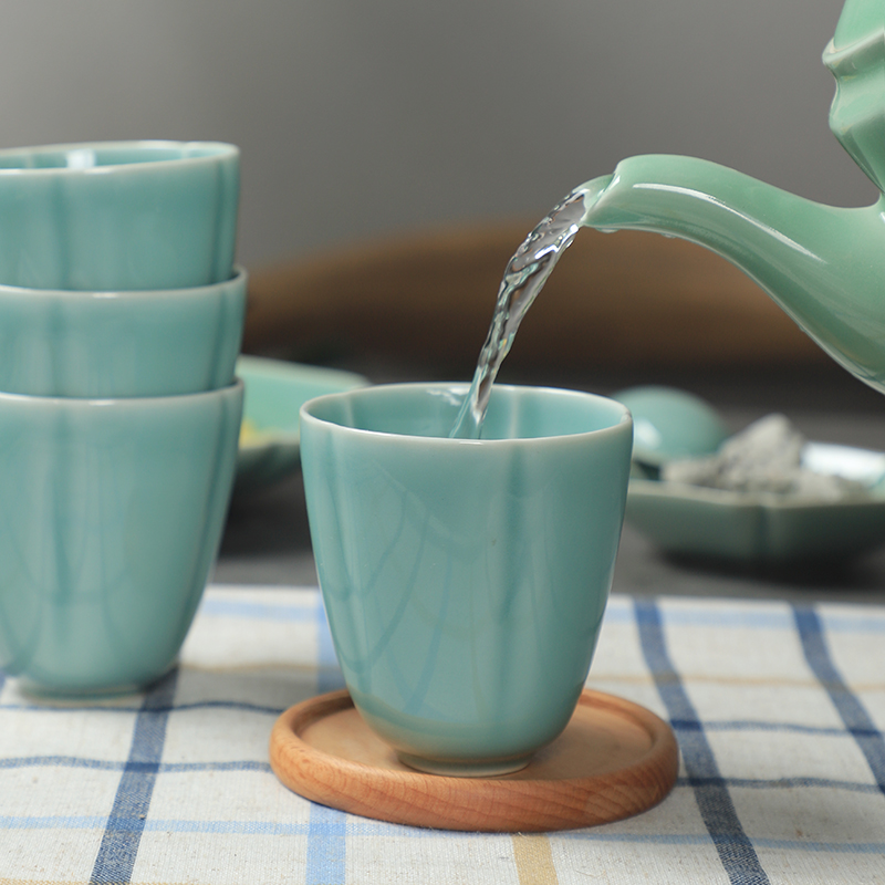 龙泉青瓷茶杯家用待客杯子陶瓷水杯创意天青釉花口杯白酒杯瓷器