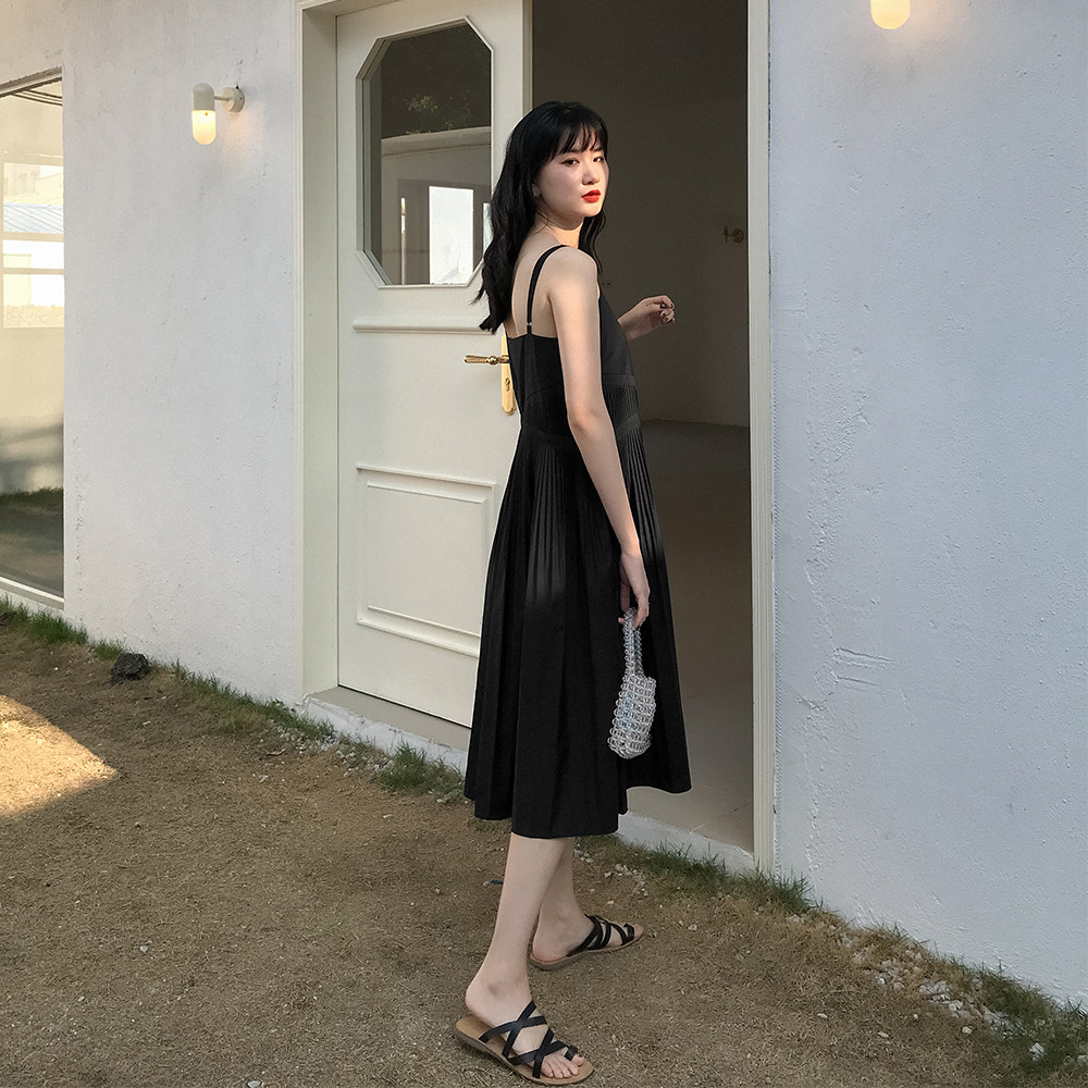 爱蔷薇胖MM智熏法式吊带裙女夏2020年新款桔梗高腰显瘦百褶连衣裙