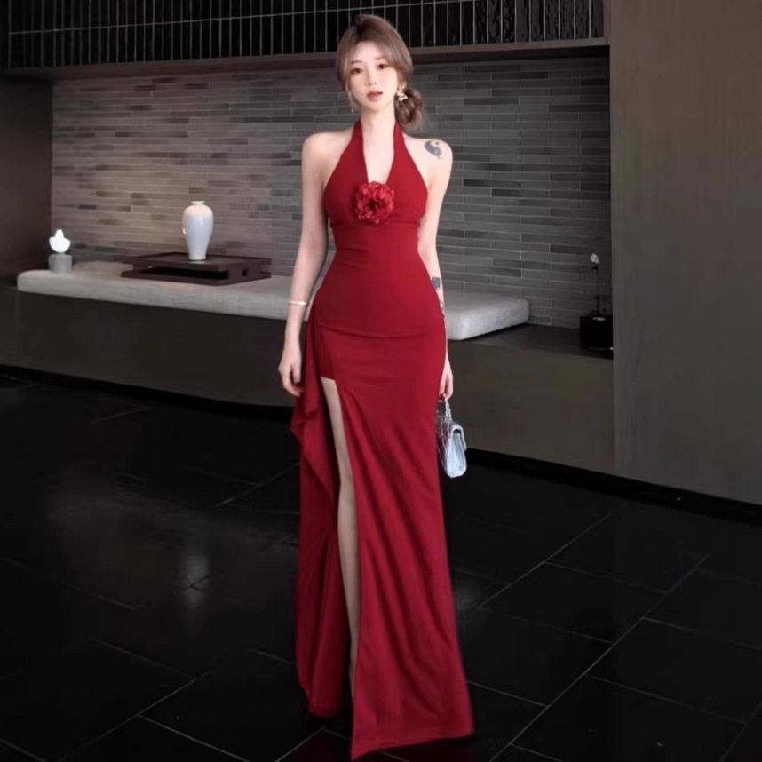 红色立体花朵挂脖连衣裙女夏季修身礼服长裙纯欲收腰开叉包臀裙子