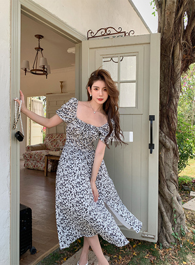 法式泡泡袖方领碎花连衣裙白色黑初春2023女新款夏季显瘦H