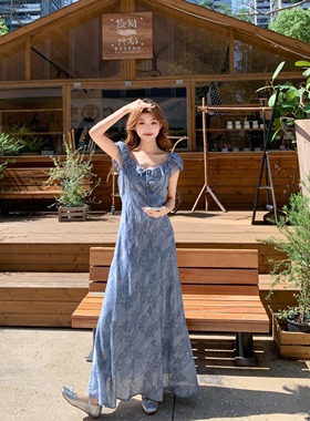 赫拉HELART2025清新扎染提花小女人荷叶领显瘦春夏新款蓝色连衣裙