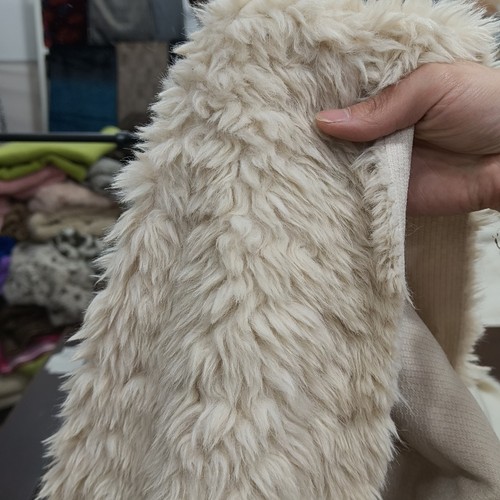 2米浅卡其长毛仿羊羔毛1.65宽边上小孔C926号