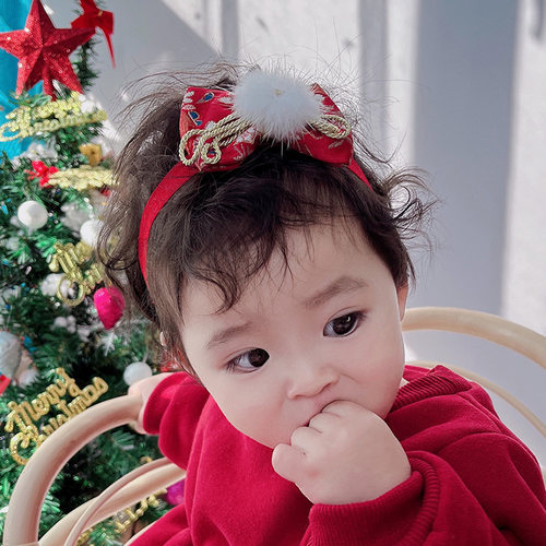 中国发带可爱女宝宝0-24个月