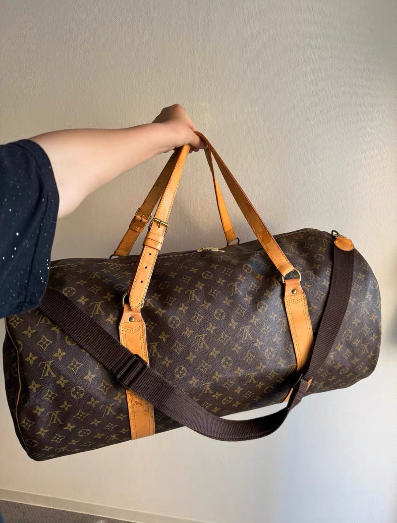 【品质中古】国内现货 Lv65旅行袋 有肩带，成色看图。