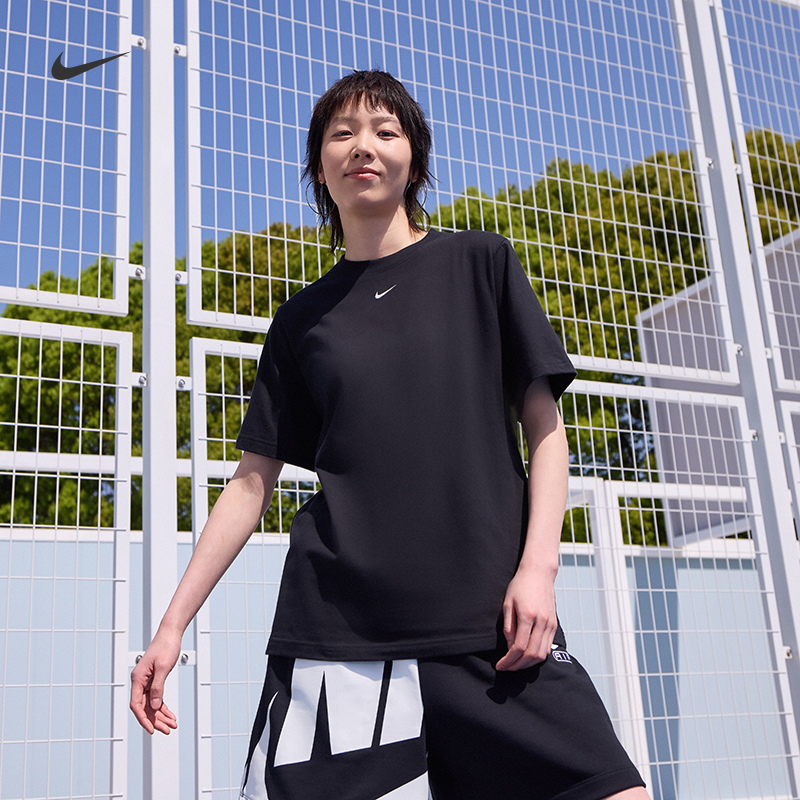 Nike耐克休闲刺绣宽松纯棉女T恤