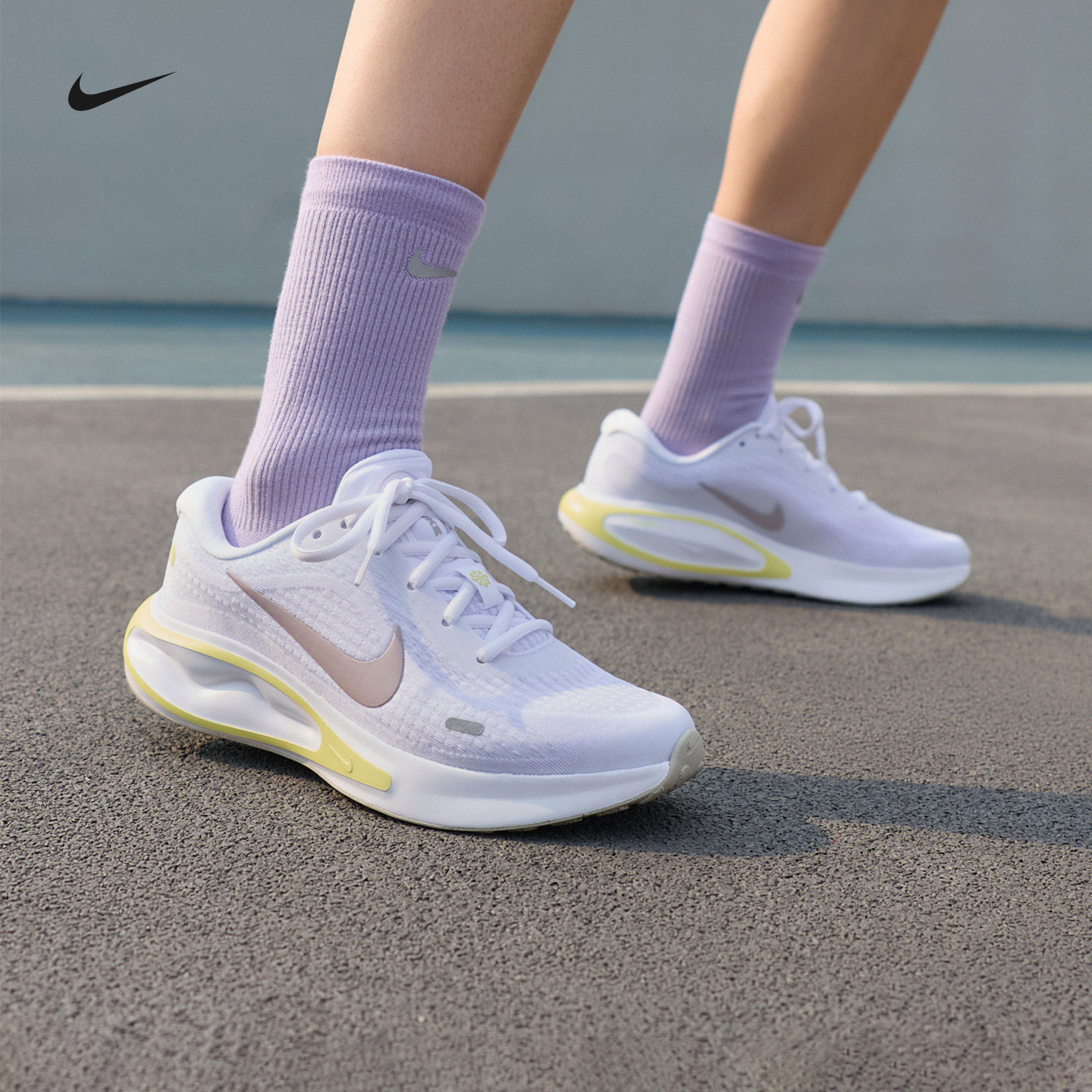Nike耐克JOURNEYRUN女子跑步鞋