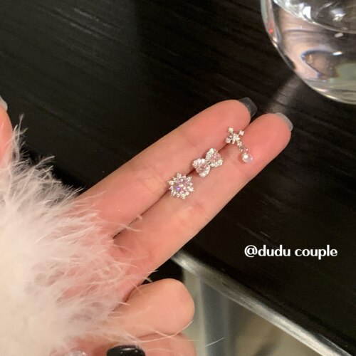 嘟嘟夫妇爆闪雪花满钻耳骨钉医用钛钢睡觉免摘平底蝴蝶结耳蜗钉女