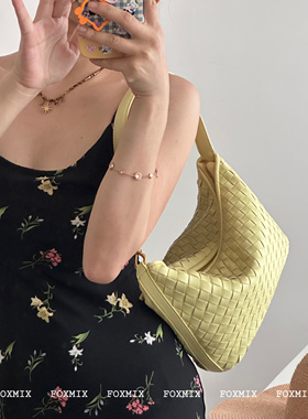 小众手工编织包包单肩腋下包斜挎女复古度假风中古枕头包女软皮包