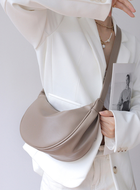 韩国自制软皮马鞍包斜挎半圆形新月包女复古空气感百搭小圆包女