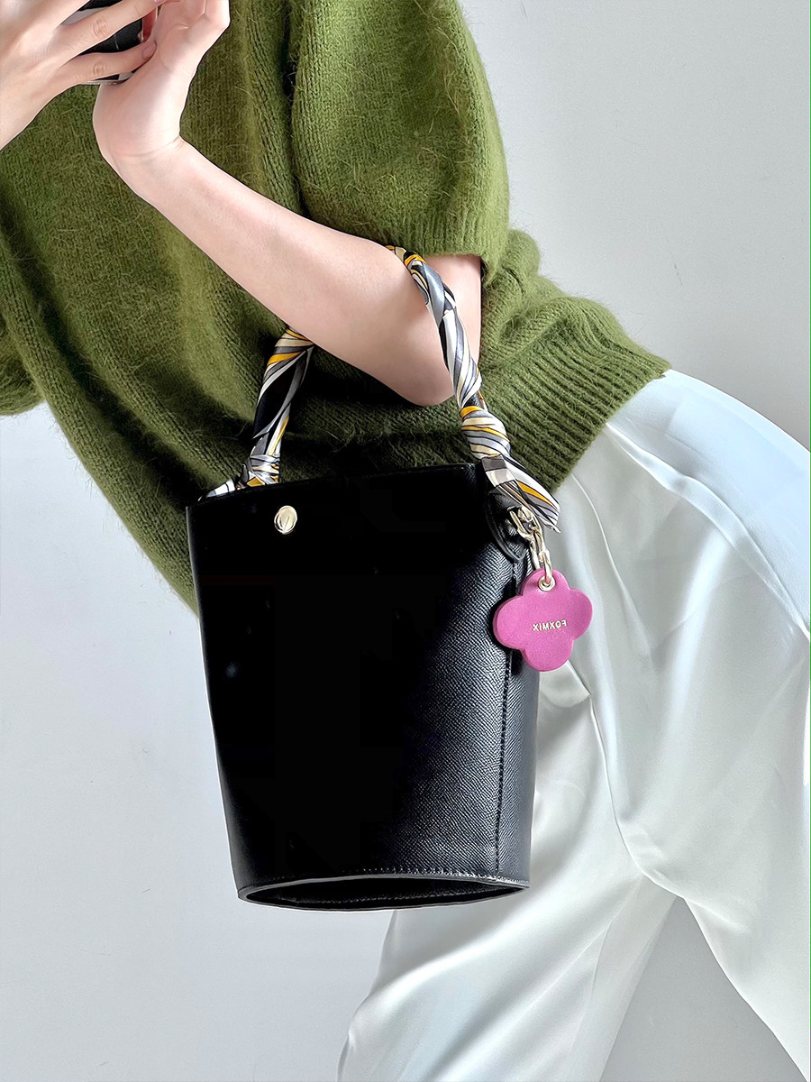 小众设计度假丝巾手提小水桶包荔枝纹圆筒女质感斜挎菜篮子发财包,箱包皮具/热销女包/男包,水桶包,淘宝优惠券,粉丝福利购,淘宝优惠卷