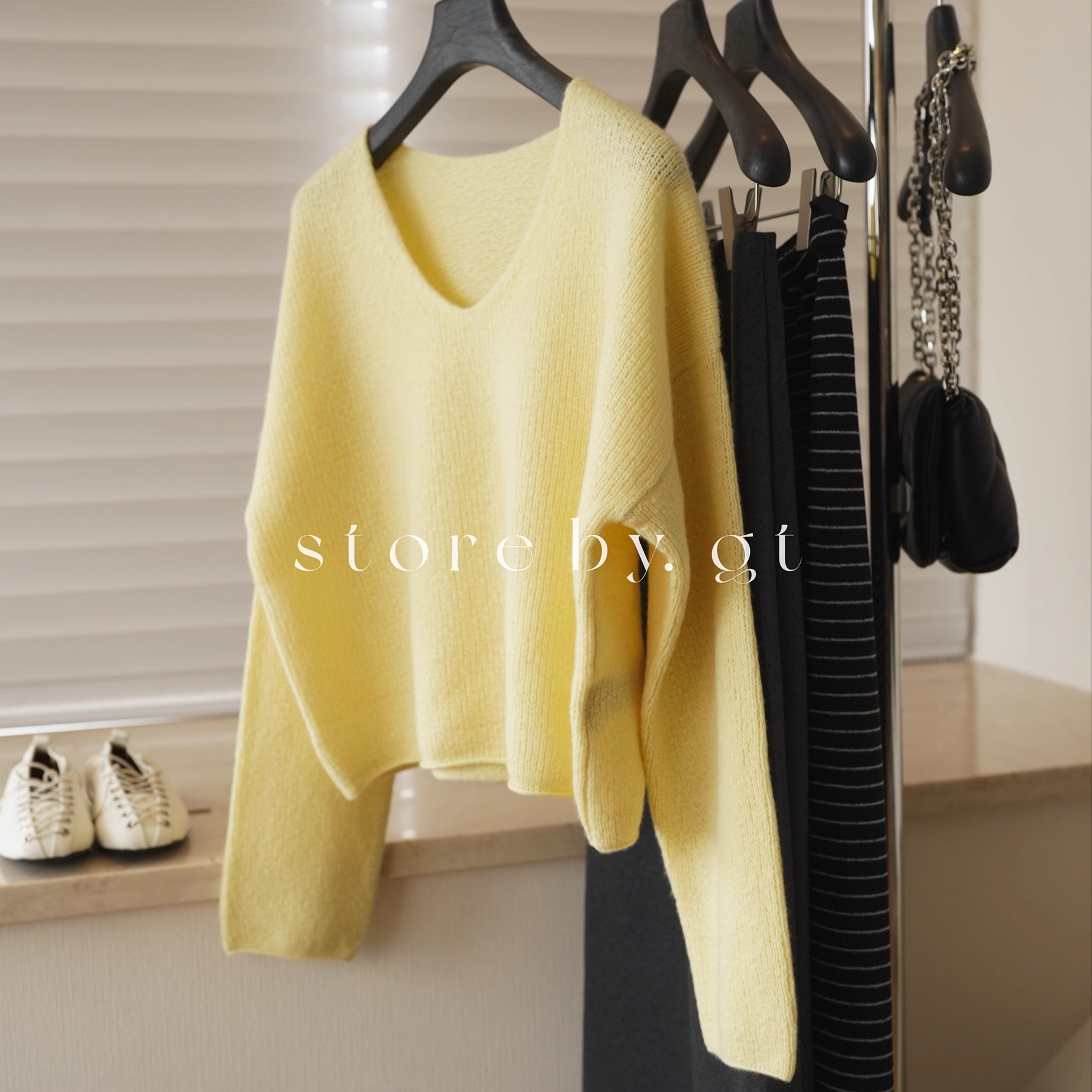 100%山羊绒加密V领羊绒落肩上衣