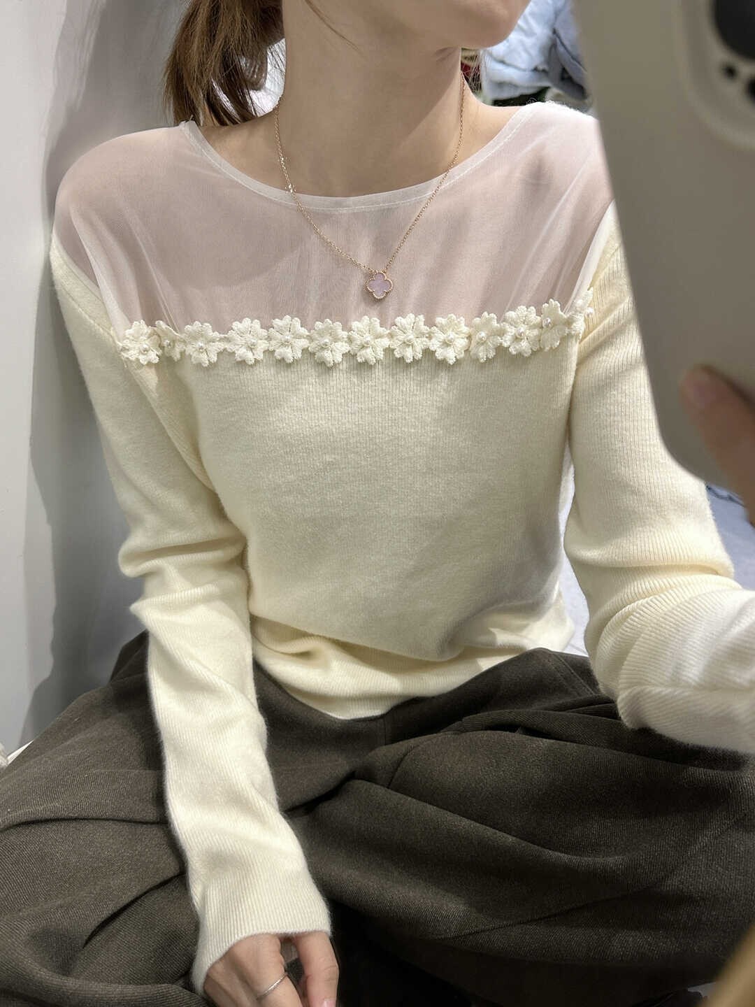 27#韩系纯欲圆领上衣透视拼接花朵温柔风针织衫打底毛衣女内搭